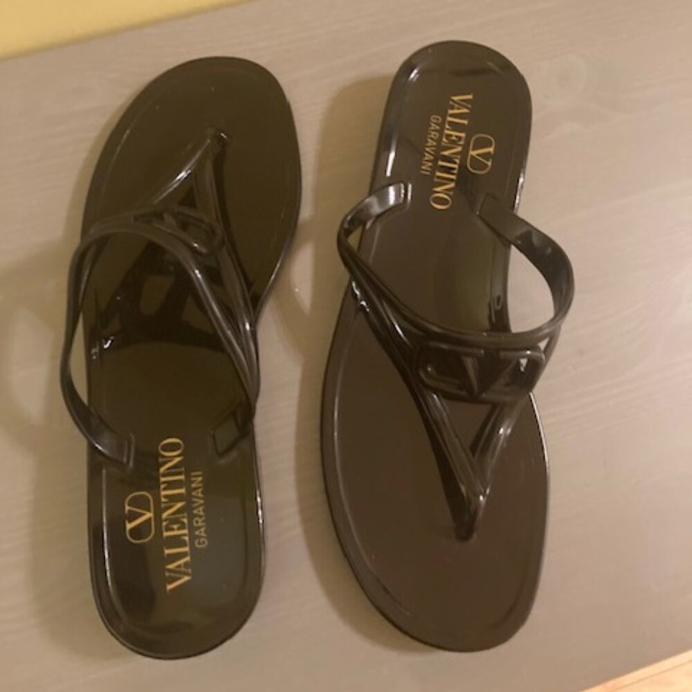 Valentino Garavani V Logo signature thong sandals, size 41